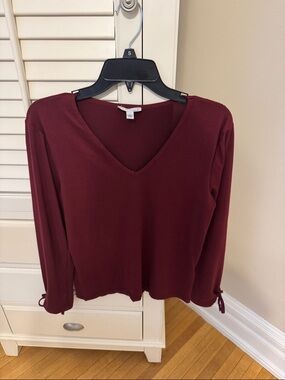 Women's V-Neck Long Sleeve Top - Burgundy